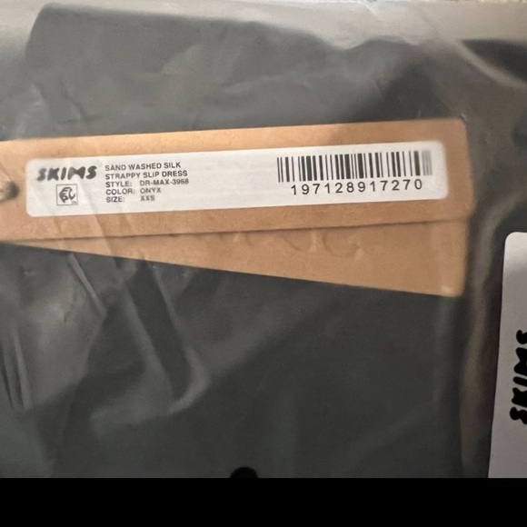 Skims Strappy Long Slip Dress Onyx
Size XXS NWT🩷🩷 - Picture 10 of 13